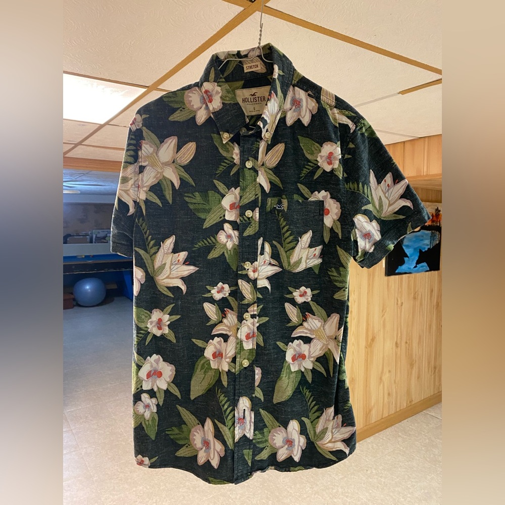 HOLLISTER FLORAL STRETCH BUTTON DOWN SHIRT